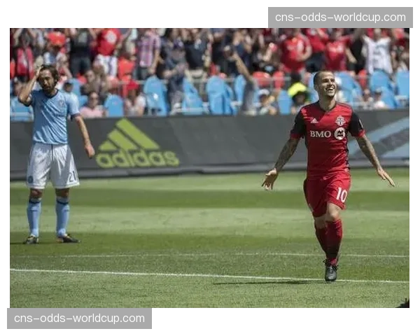 南特球员布拉斯直接任意球破门，打入个人赛季第10球