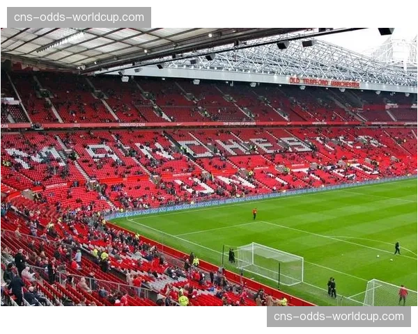 老特拉福德改造计划进入技术招标阶段，重点评估可伸缩屋顶与全沉浸式观赛体验