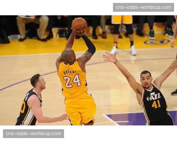 开拓者罚球命中率76%排名联盟第22，前场篮板率35.4%高居第三